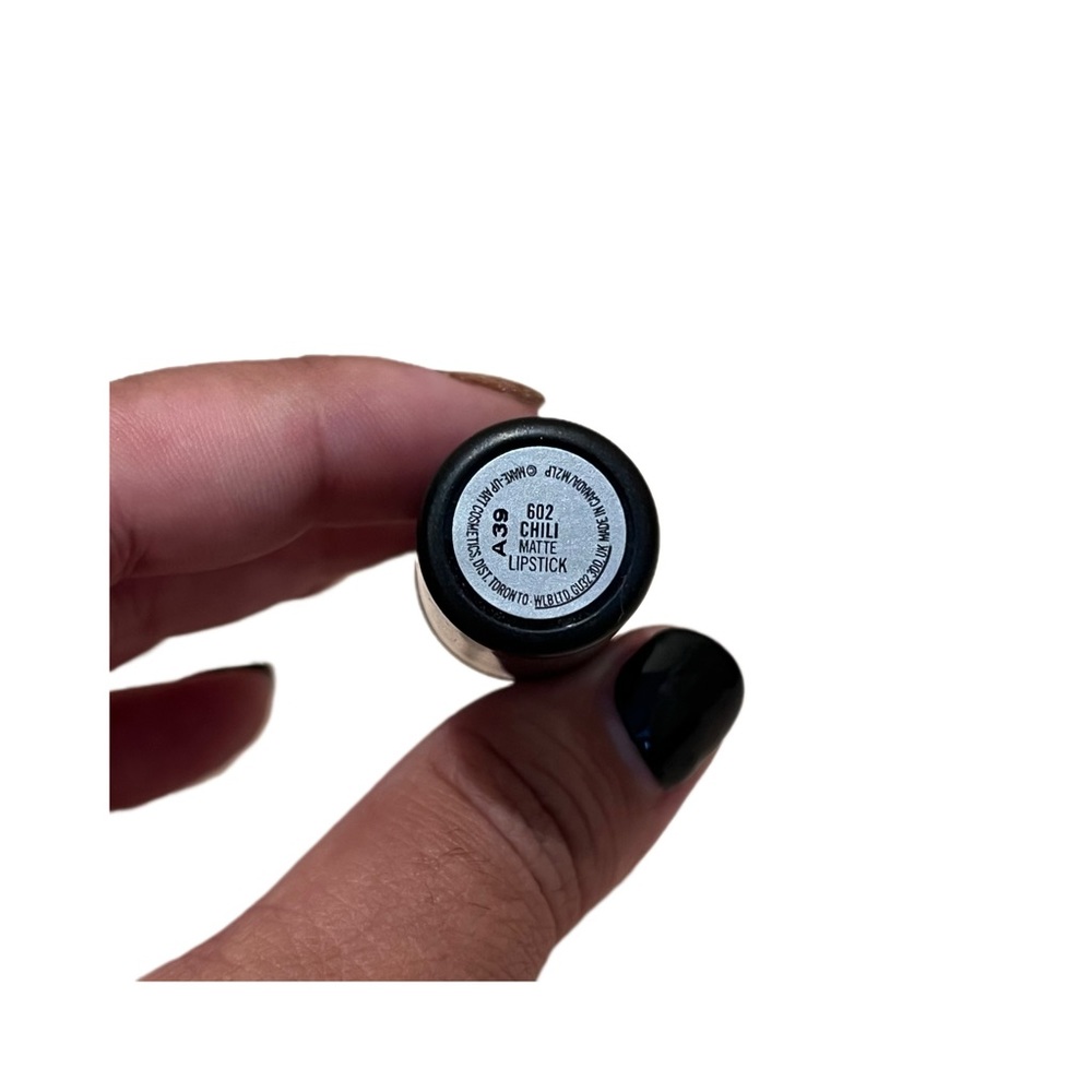 MAC • Matte Lipstick • Color: CHILI - Picture 7 of 7